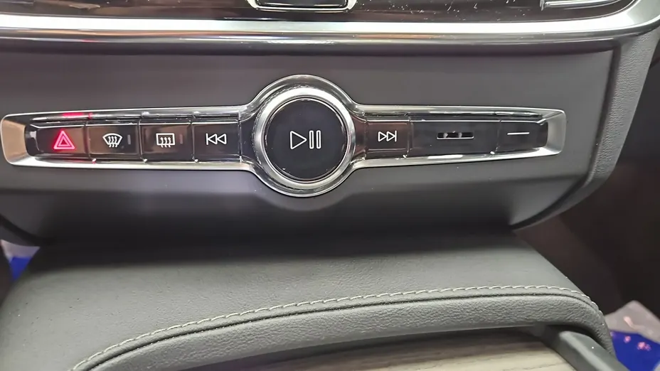VOLVO V90 -