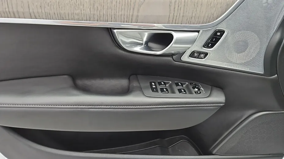 VOLVO V90 -