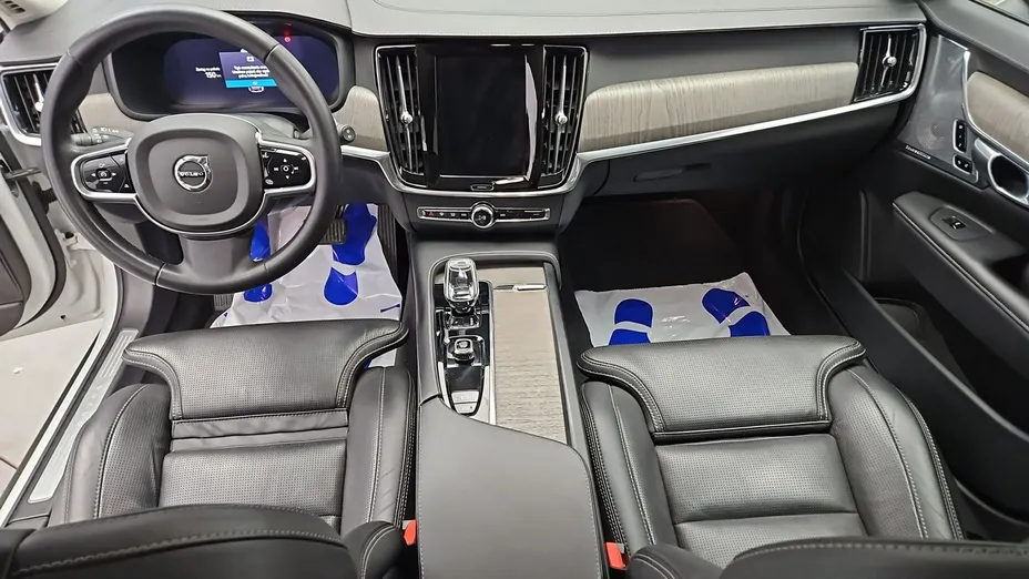 VOLVO V90 -