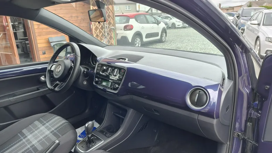 VOLKSWAGEN up! -