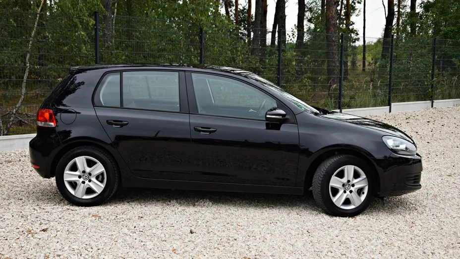 VOLKSWAGEN Golf -