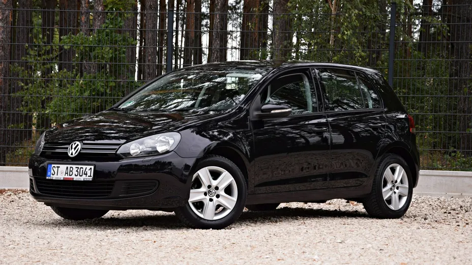 VOLKSWAGEN Golf -