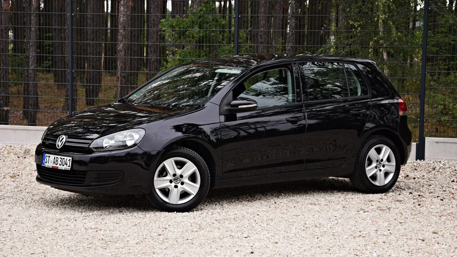 VOLKSWAGEN Golf -