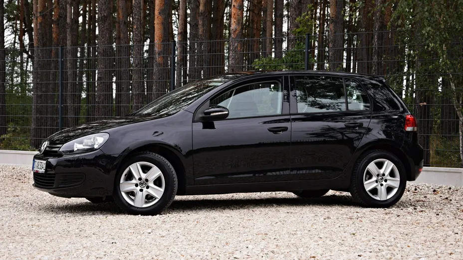 VOLKSWAGEN Golf -
