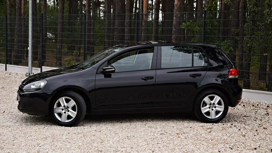 VOLKSWAGEN Golf -