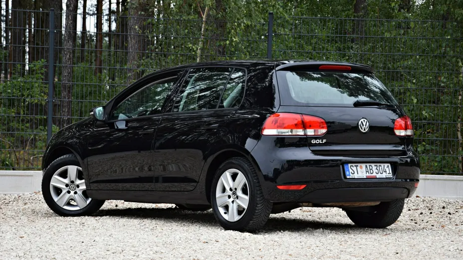 VOLKSWAGEN Golf -
