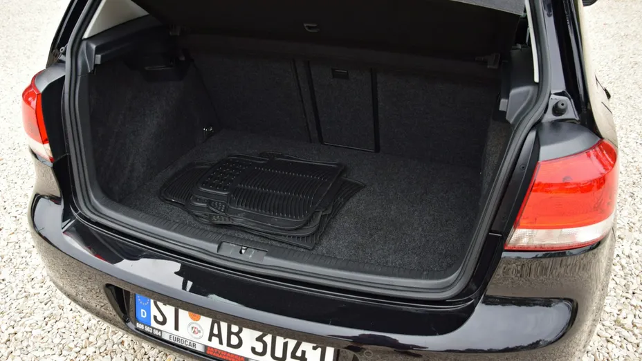 VOLKSWAGEN Golf -