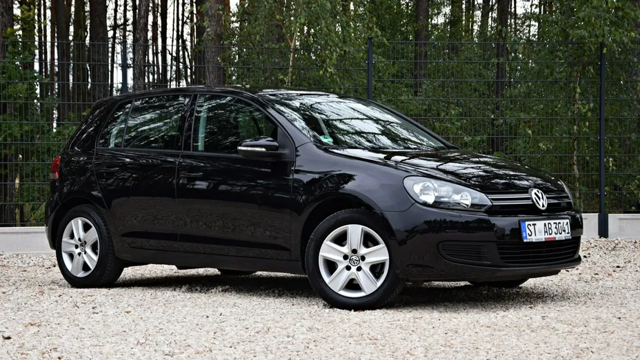 VOLKSWAGEN Golf -