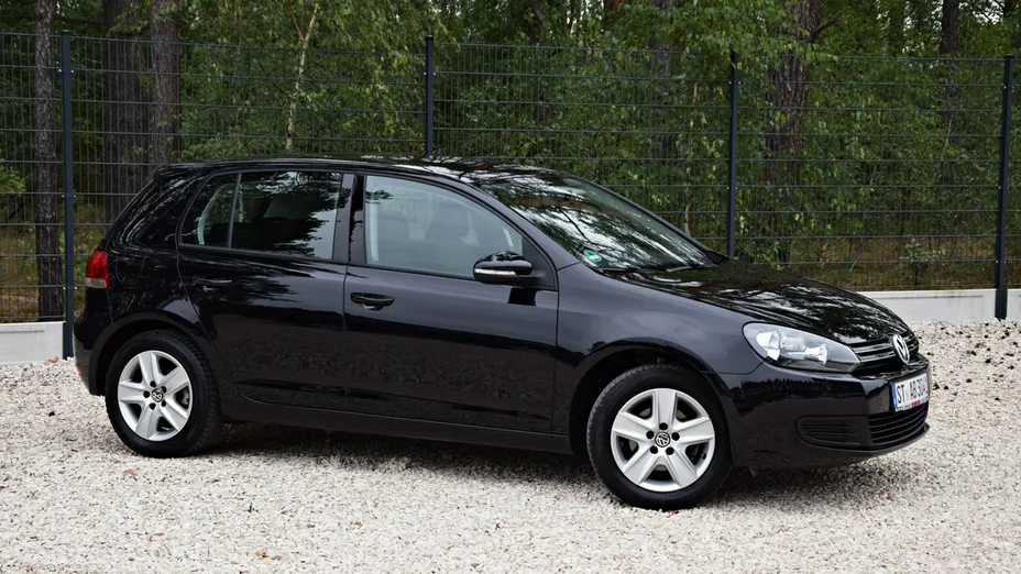VOLKSWAGEN Golf -