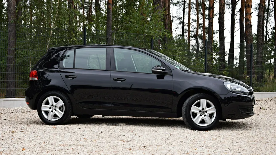 VOLKSWAGEN Golf -