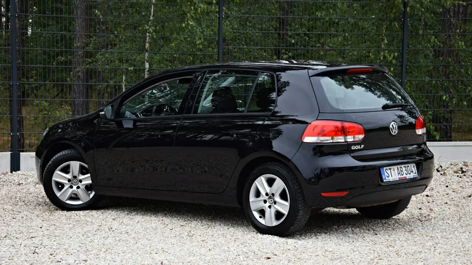VOLKSWAGEN Golf -