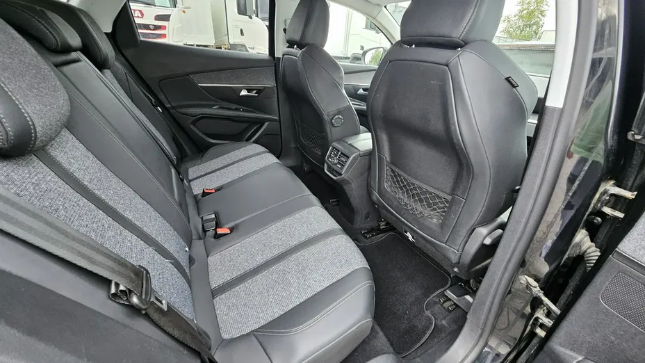 PEUGEOT 3008 -
