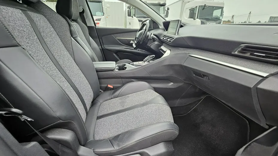 PEUGEOT 3008 -