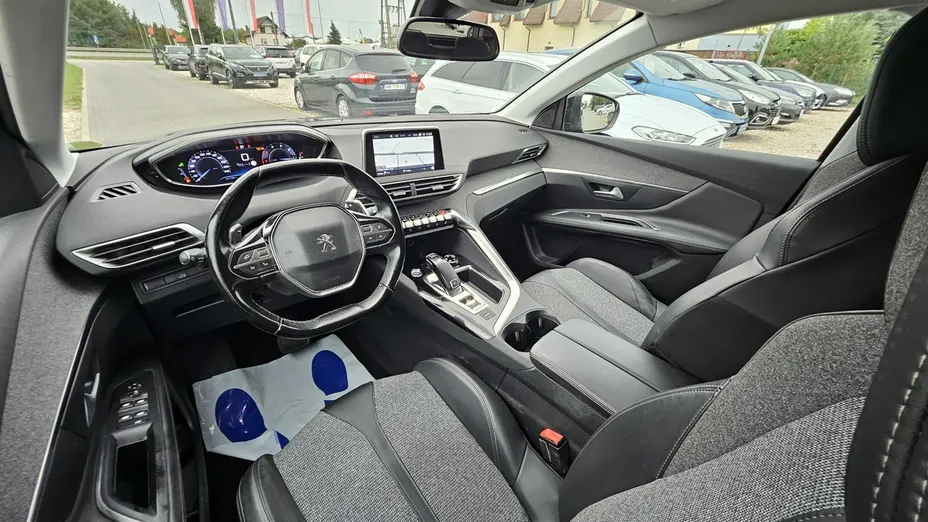 PEUGEOT 3008 -