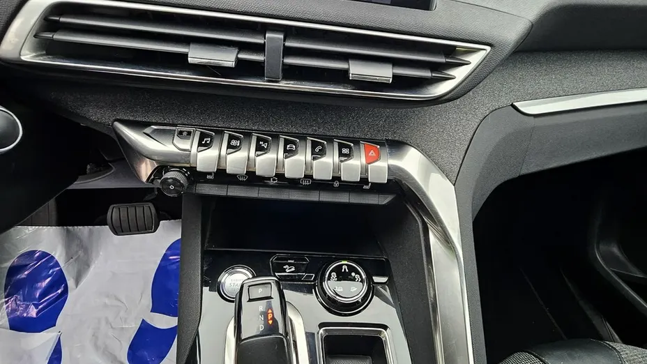 PEUGEOT 3008 -