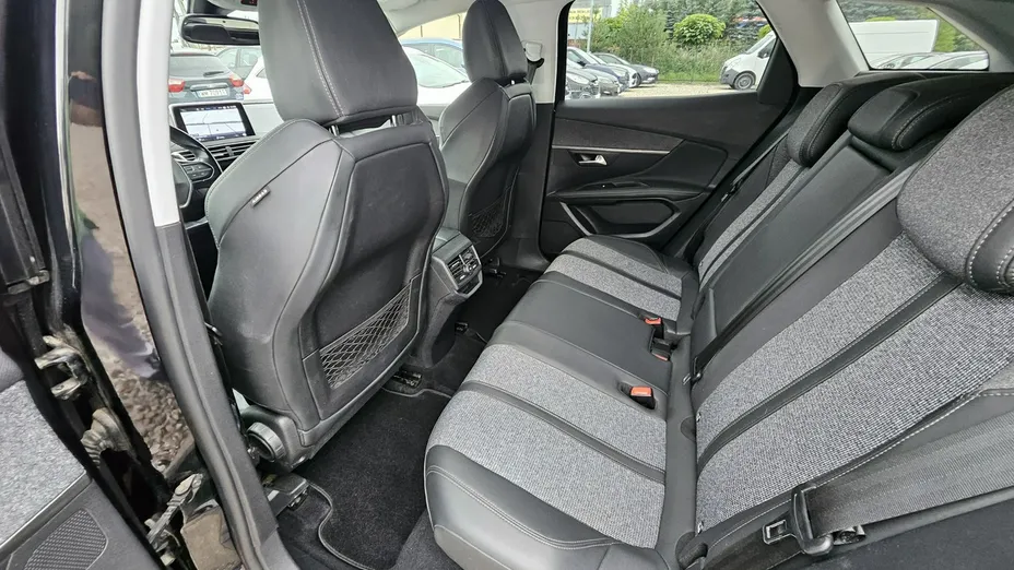 PEUGEOT 3008 -