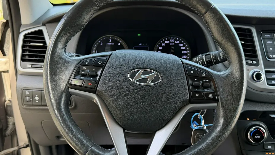 HYUNDAI Tucson -