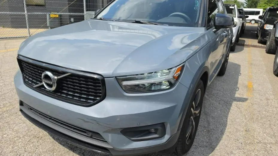 VOLVO XC40 -