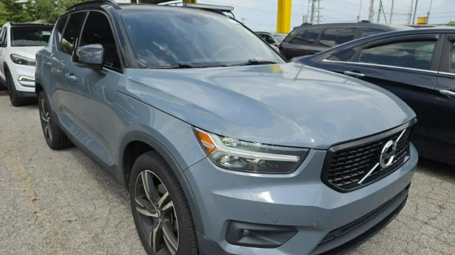 VOLVO XC40 -