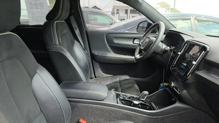 VOLVO XC40 -