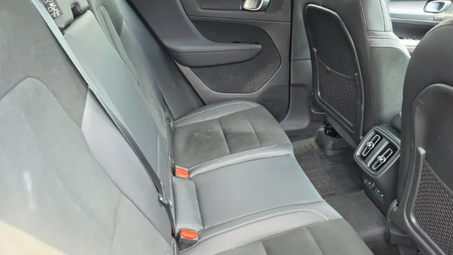 VOLVO XC40 -