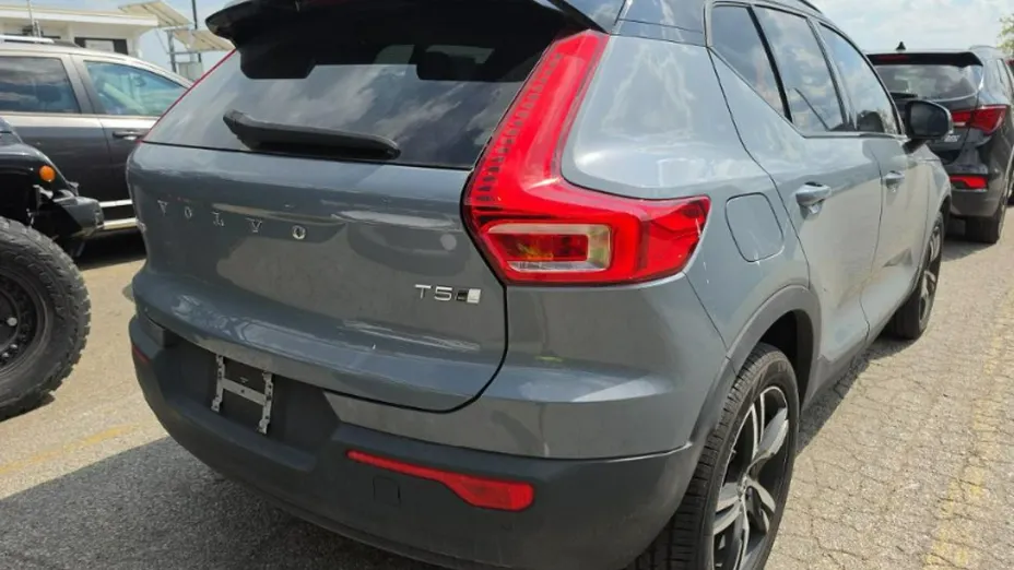 VOLVO XC40 -