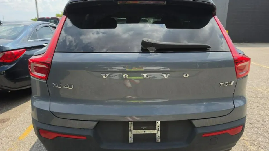 VOLVO XC40 -