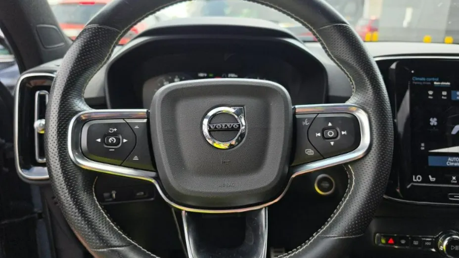VOLVO XC40 -