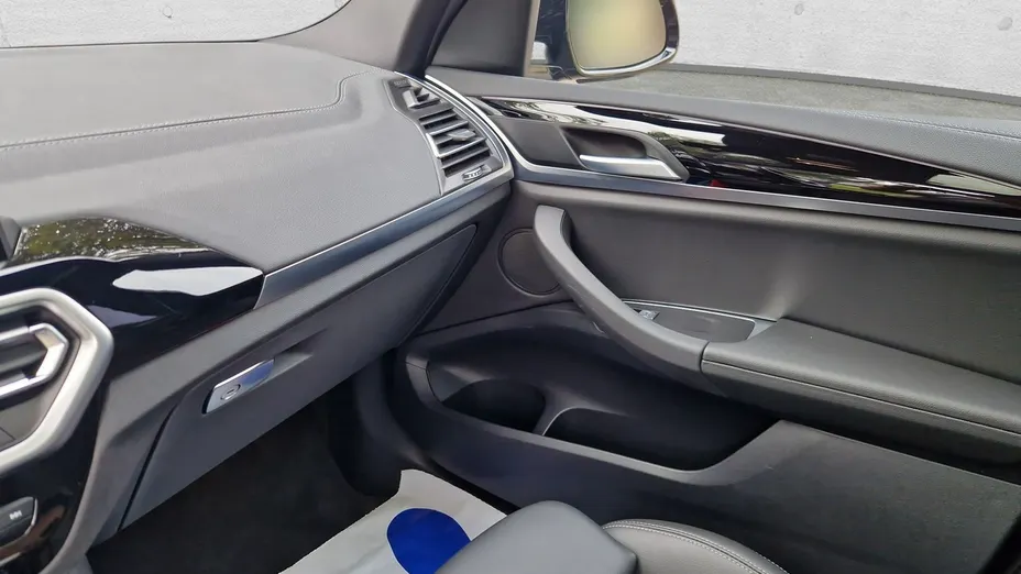 BMW iX3 -