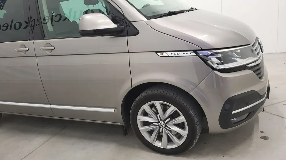 VOLKSWAGEN Multivan -