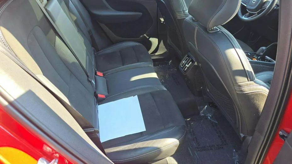 VOLVO XC40 -