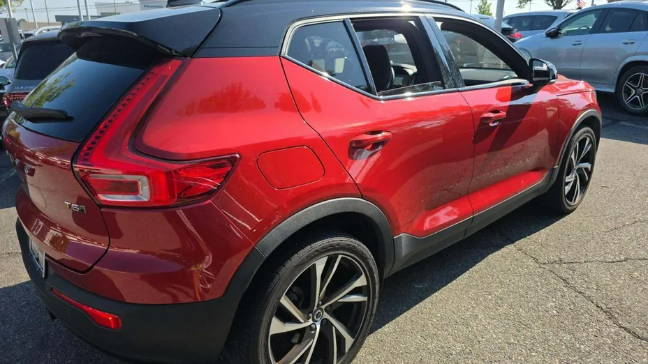 VOLVO XC40 -