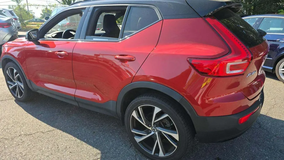 VOLVO XC40 -
