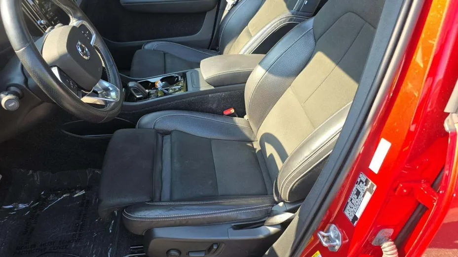 VOLVO XC40 -