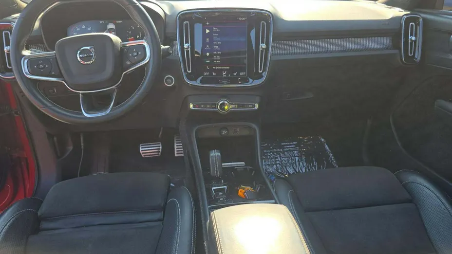 VOLVO XC40 -