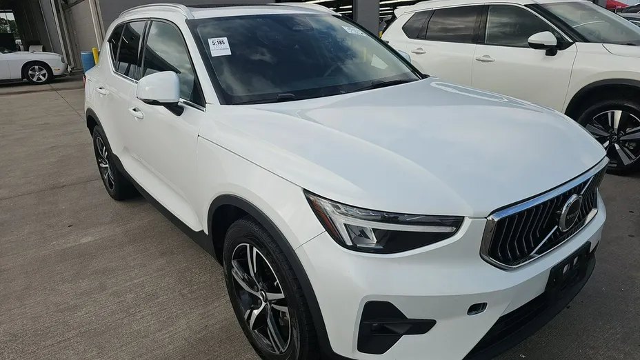VOLVO XC40 -