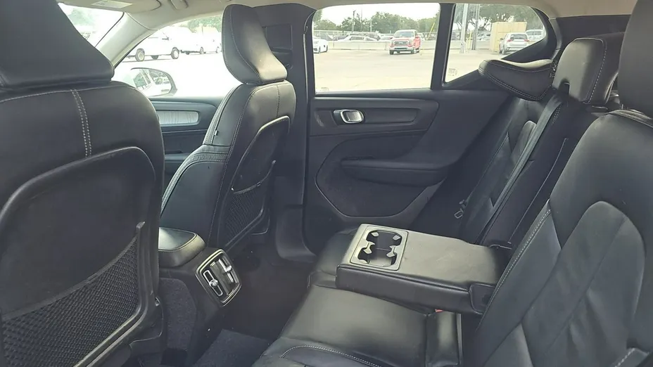 VOLVO XC40 -
