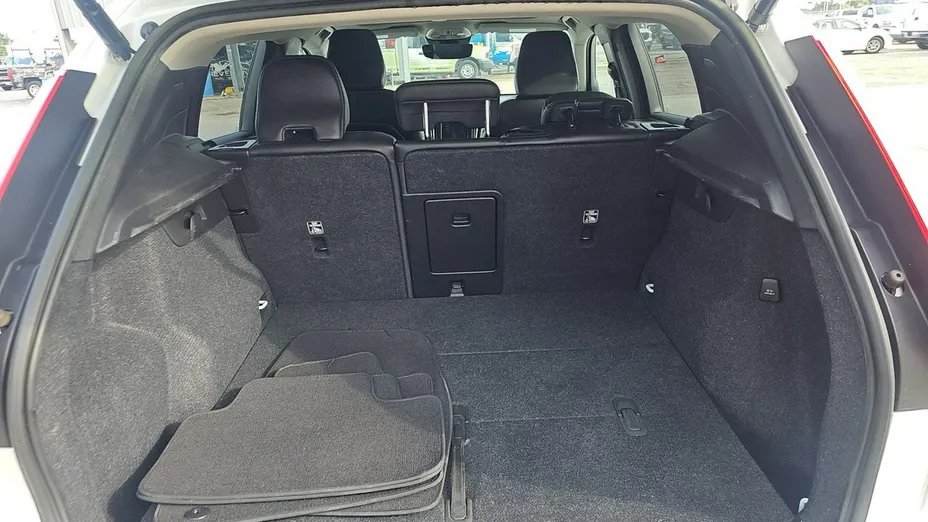 VOLVO XC40 -