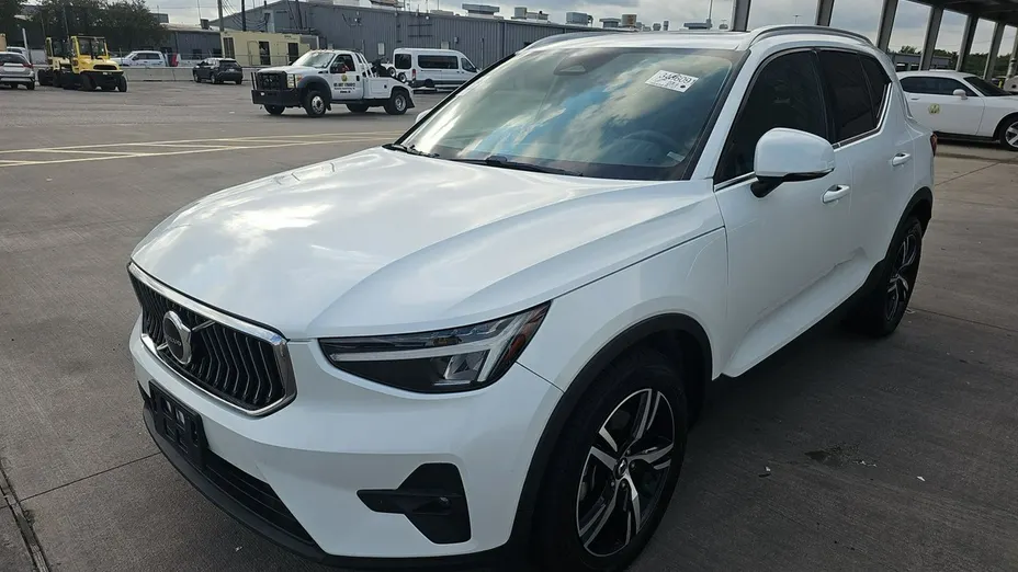 VOLVO XC40 -