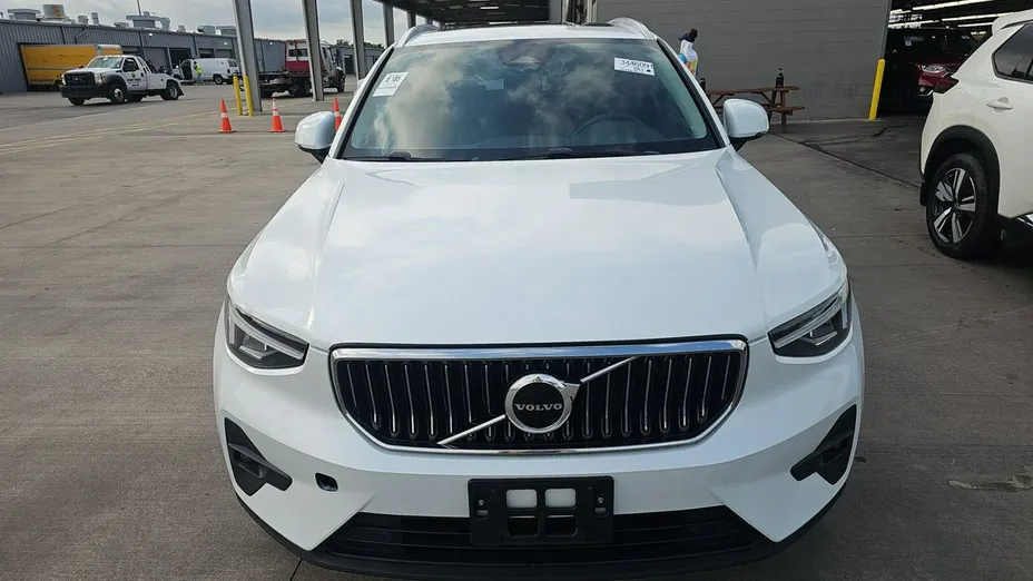 VOLVO XC40 -