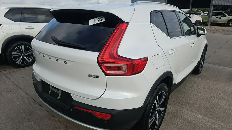 VOLVO XC40 -