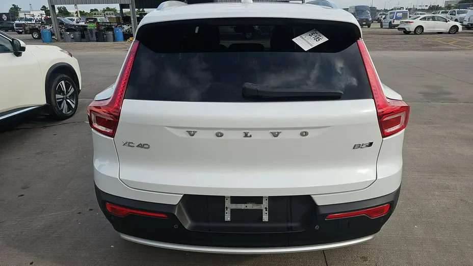 VOLVO XC40 -