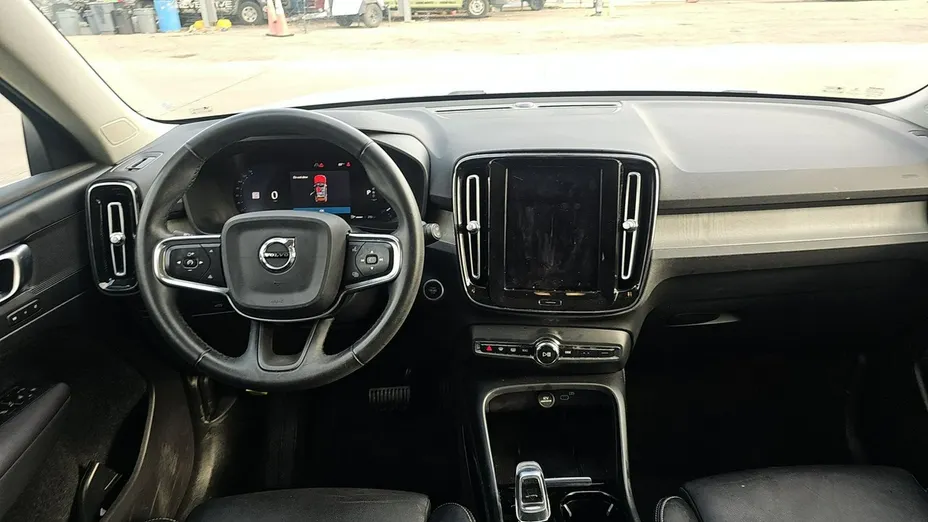 VOLVO XC40 -