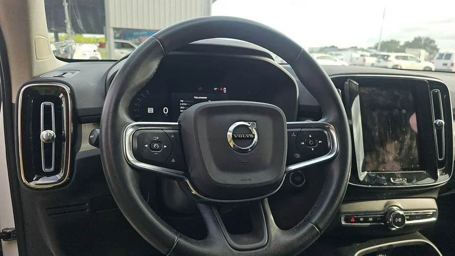 VOLVO XC40 -