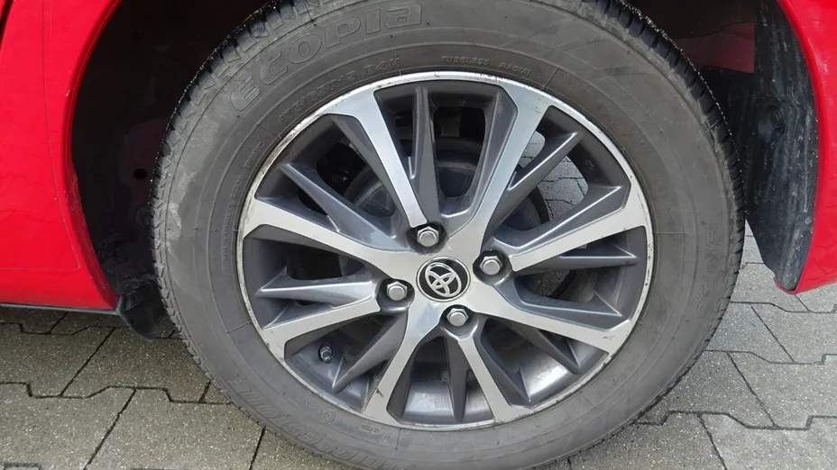 TOYOTA Yaris -