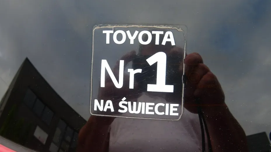 TOYOTA Yaris -