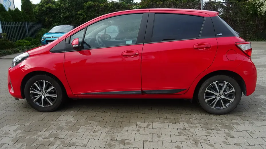 TOYOTA Yaris -