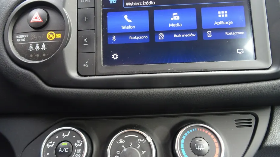 TOYOTA Yaris -