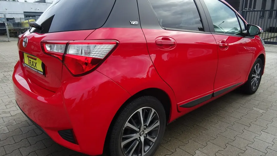 TOYOTA Yaris -