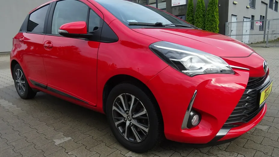 TOYOTA Yaris -